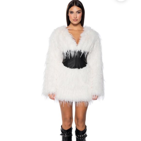 NWT Akira CAMREN white faux fur corset waist mini dress - Picture 4 of 15